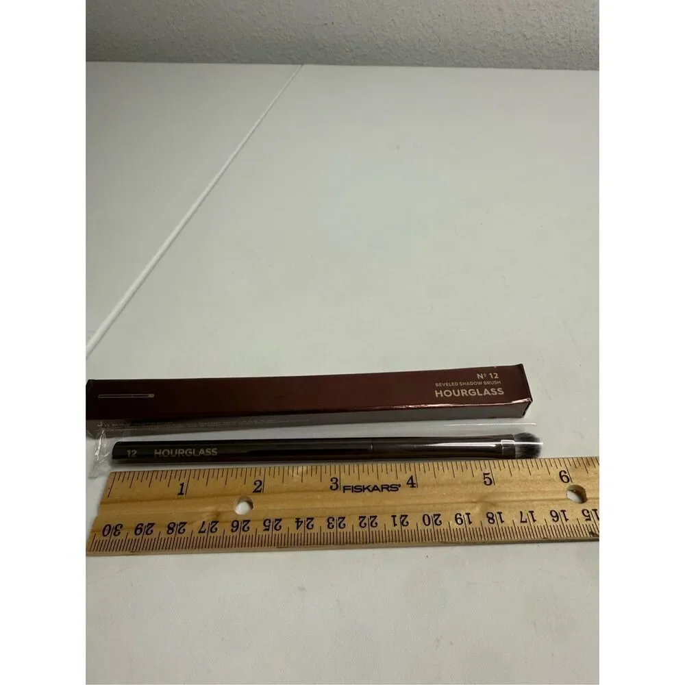 New Hourglass N* 12 Beveled Shadow Brush
